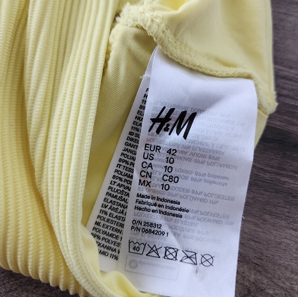 H&M Ribbed Yellow Triangle Bikini Top Size 10 - Picture 8 of 9